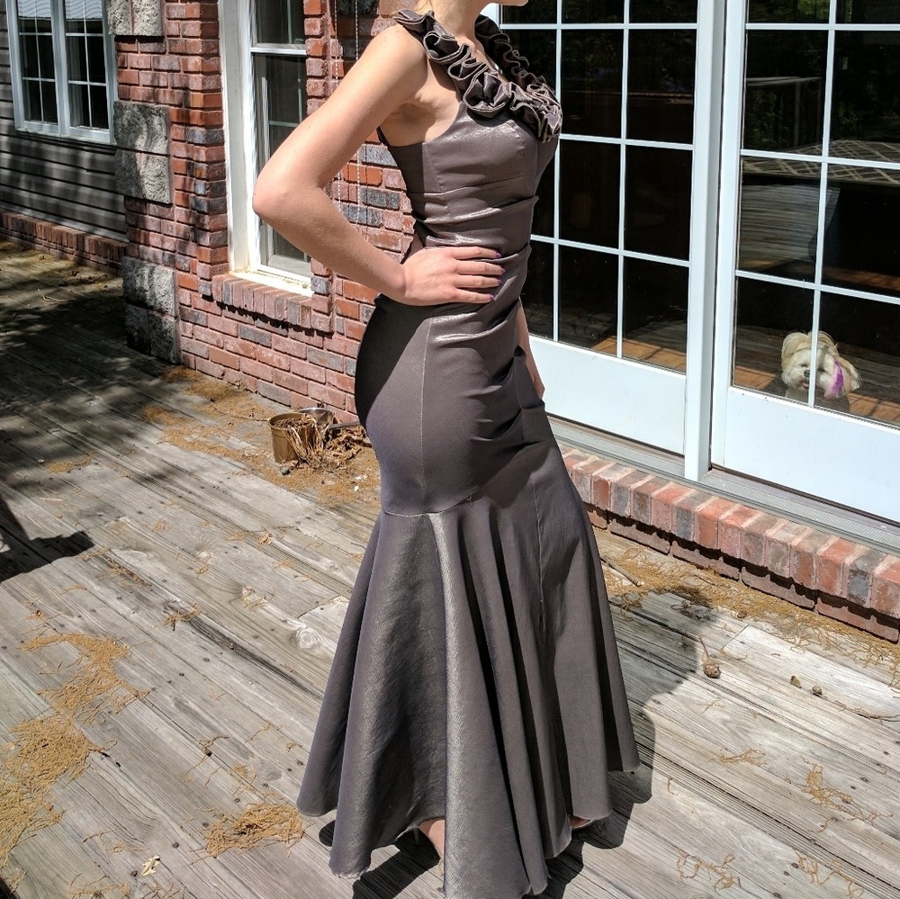 Super flattering Cache Prom Dress